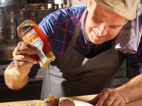 Koch mit Transgourmet Quality Honig