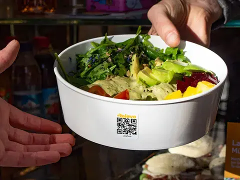 Salat bowl mit Relevo QR-Code