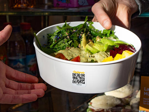 Salat bowl mit Relevo QR-Code