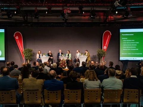 Podiumsdiskussion auf der grünen Geschäftspartnertagung
