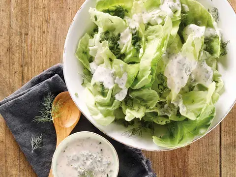 Kopfsalat-mit-Kraeuterjoghurtsosse_quadrat.jpg