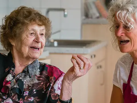 Spaß und anregende Gespräche beim gemeinsamen Kochen